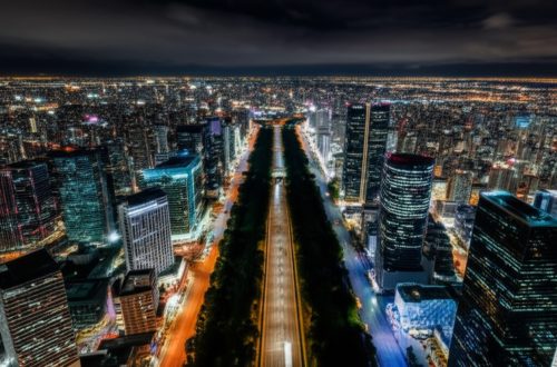 當華盛頓按下暫停鍵：一場政治豪賭如何將全球經濟推向懸崖邊緣